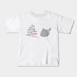 Cute fluffy fat cat with Xmas tree- cats lover Kids T-Shirt